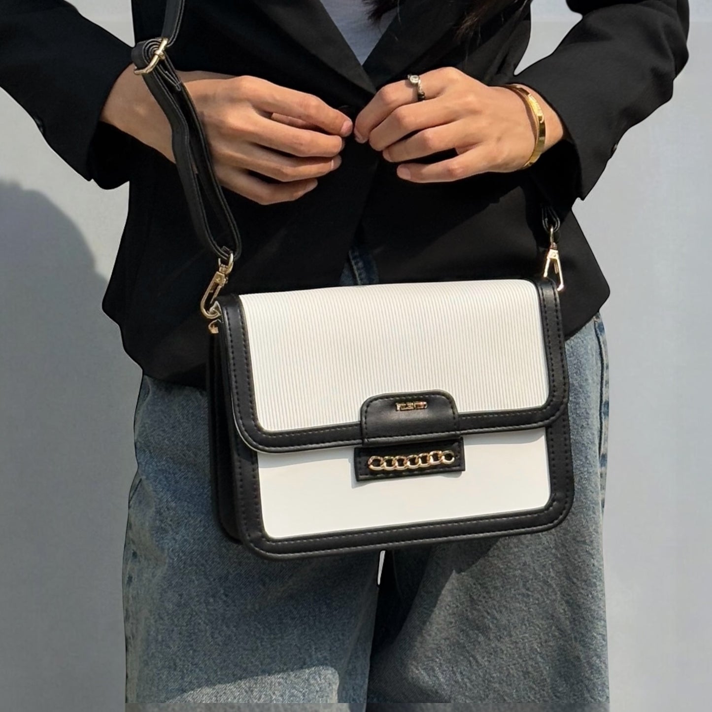 Ribbed textured sling